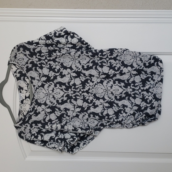Charming Charlie Tops - Gorgeous stretchy and soft sweater, size S